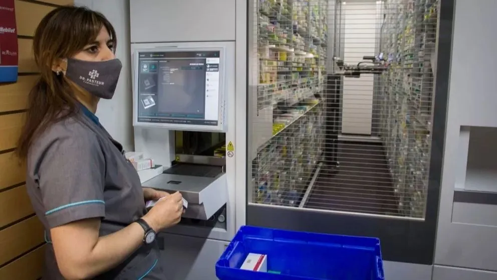 VIDEO: conocé al robot que trabaja incansablemente en una farmacia de Bariloche