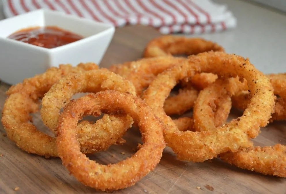 En aros, sopa o caramelizadas: Tres recetas para aprovechar las cebollas baratas