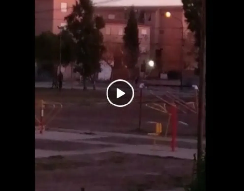 1016 tierra de nadie: incendian una casa a una persona a la que acusan de transa