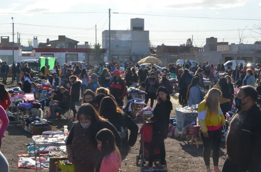 Un sábado animado, rebosante de gente, colores y recreación