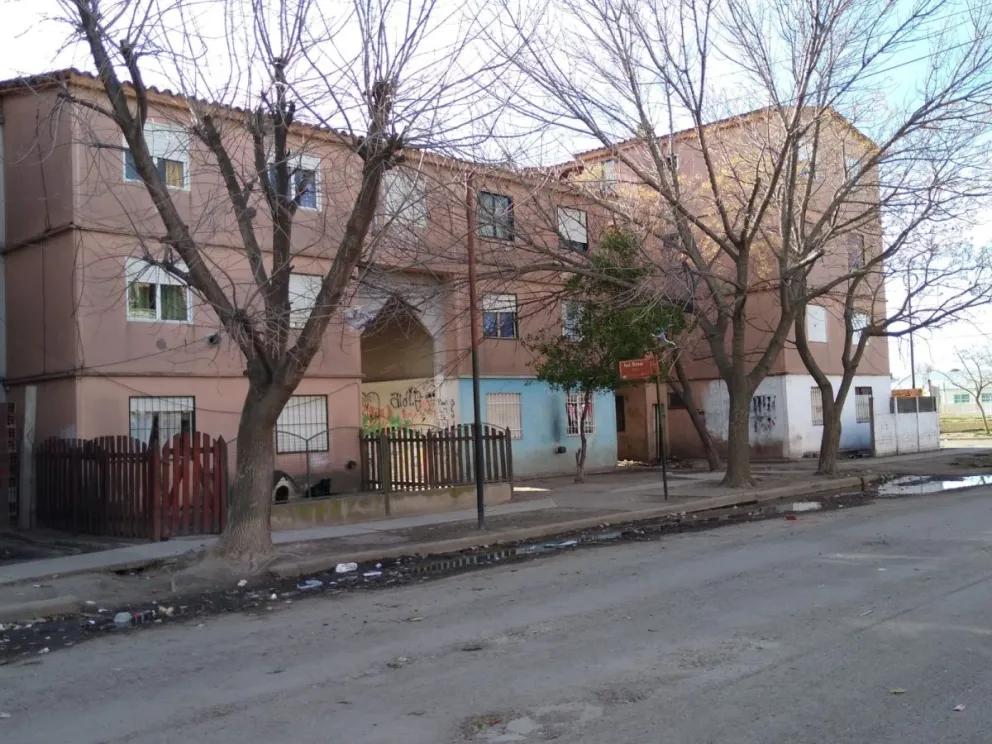 Jóvenes se pusieron hostiles con la prensa en Las 1016