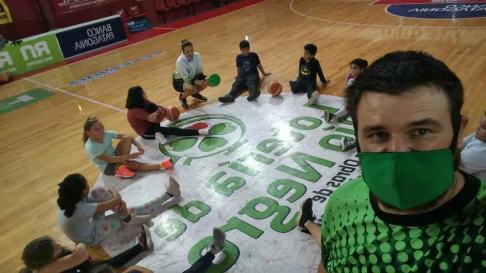 Hay cupo para las escuela municipal de básquet