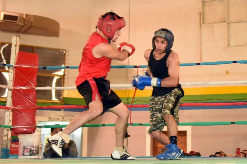 Boxeo gratis para adolescentes en la junta vecinal del Lavalle