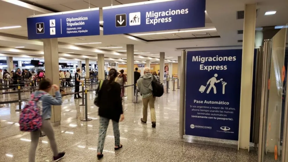 Podrán ingresar al país extranjeros que sean parientes directos de argentinos