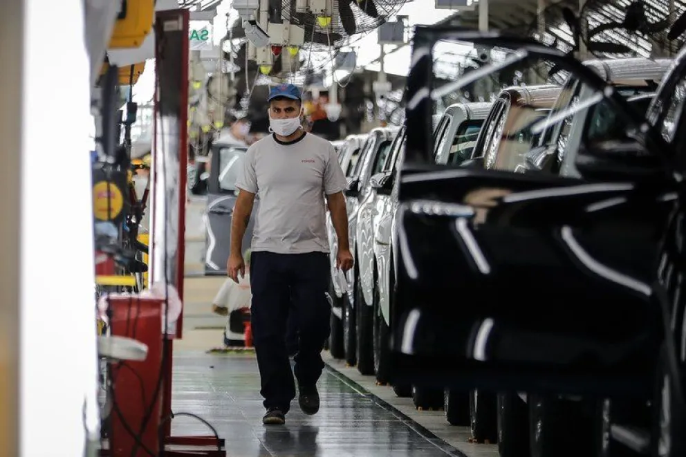 Toyota no consigue jóvenes con secundario completo para puestos de 150 mil pesos