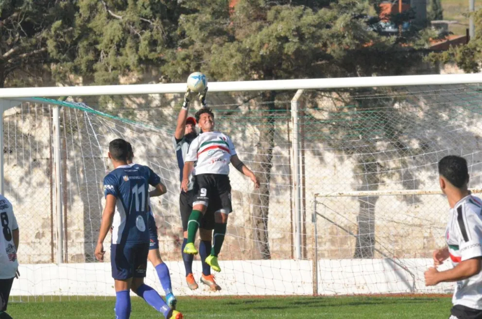 ¡A jugarl! La Comarca vuelve a tener fútbol local en las canchas