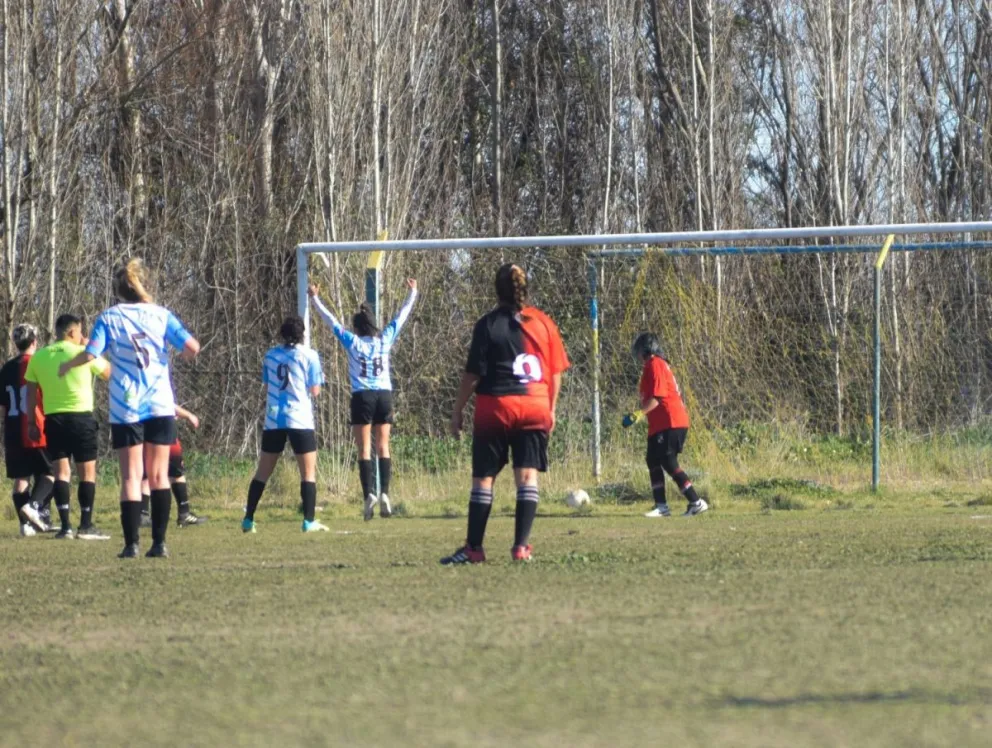 Sol subió a la cima del femenino