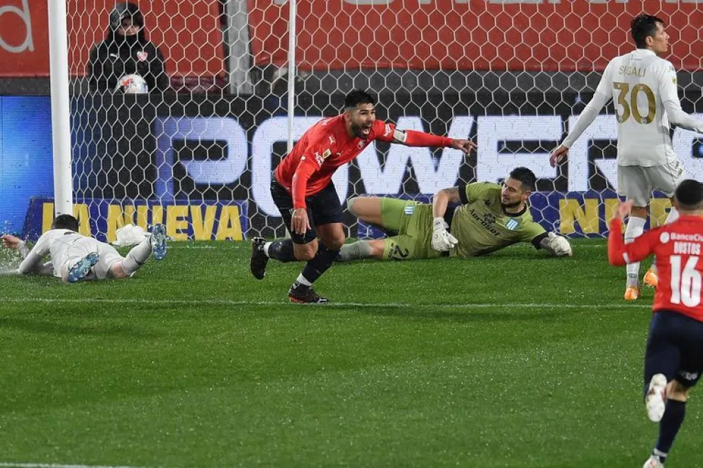 Independiente se quedó con el clásico de Avellaneda y es líder