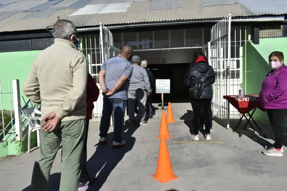 Arrancó la vacunación combinada, y después de mucho tiempo, se llenó el Fioravanti