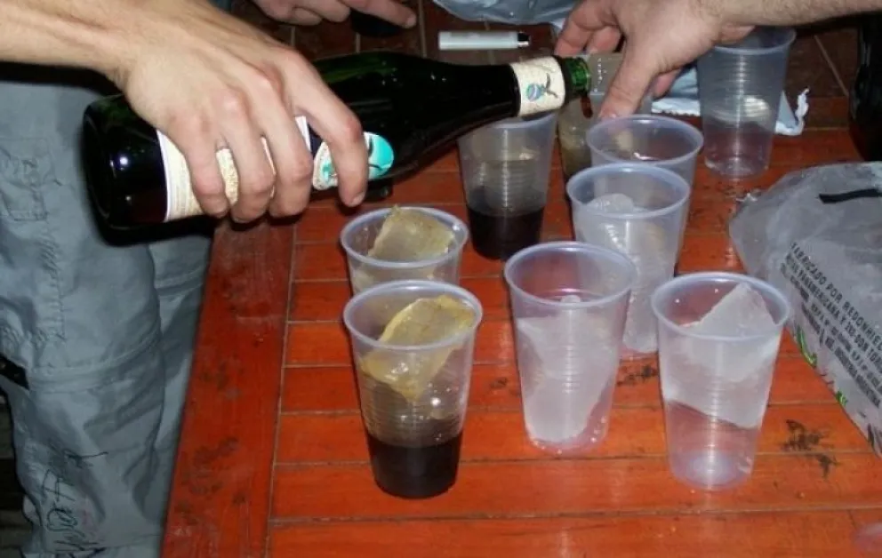 Le cortaron la música a una clandestina con 40 pibes
