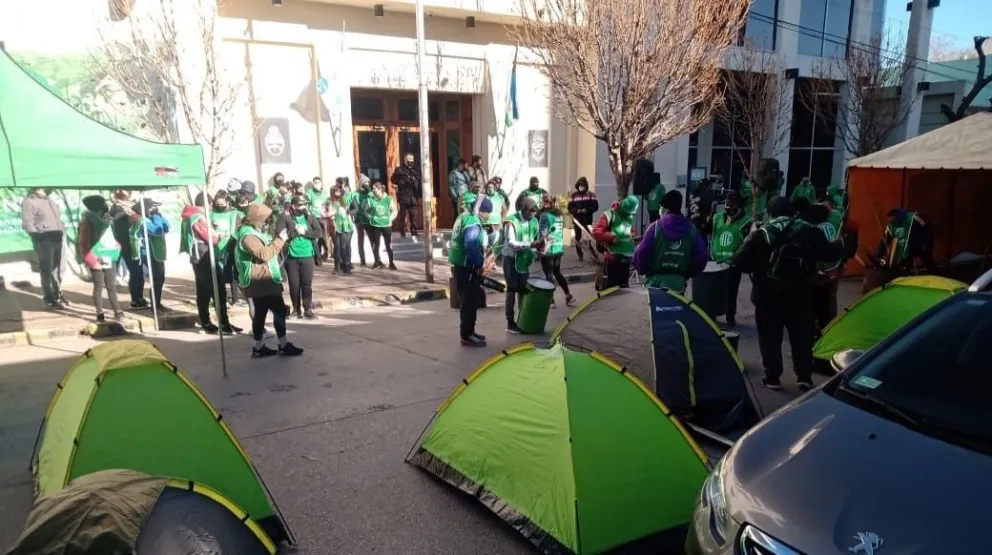 En vigilia frente a Legislatura, ATE espera el pase a planta de  2 mil empleados