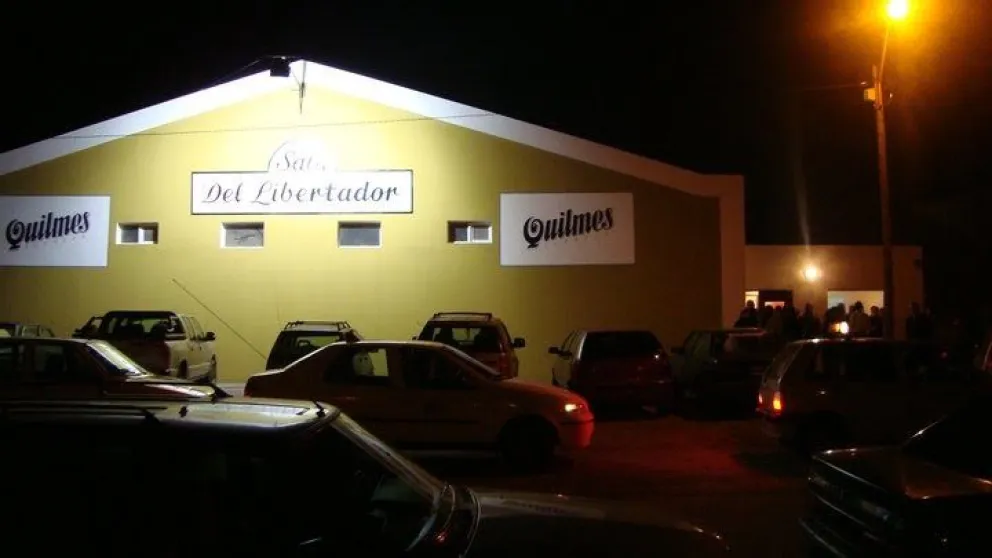 Dos chicas se trompearon a la salida de la Sala del Libertador