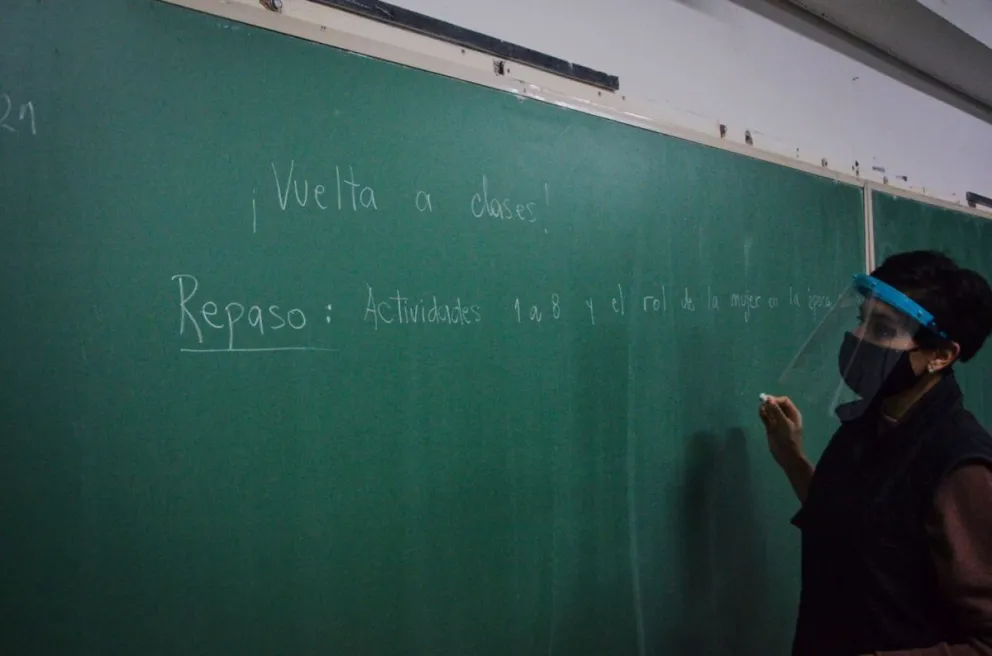 Alumnos al laboratorio: Habrá pruebas Aprender en plena pandemia
