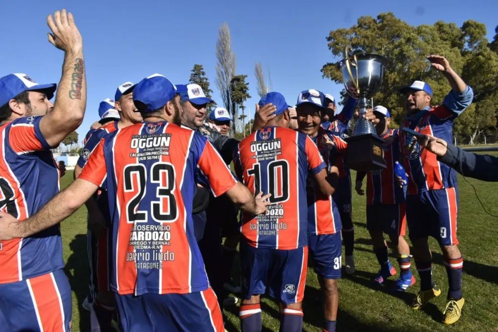 Como en los viejos tiempos: Barrio Lindo se coronó en la Liga Nacional Senior