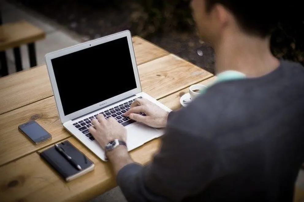 Con lo que cuesta hacer la tesis: le robaron la pc con todos sus estudios