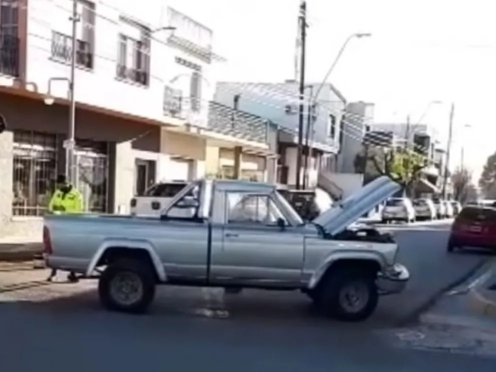 Fuerte choque en pleno centro de Patagones entre una camioneta y un auto