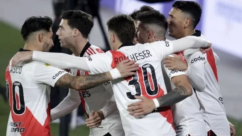 River volvió al triunfo ante un Vélez perdido: terminaron 2-0