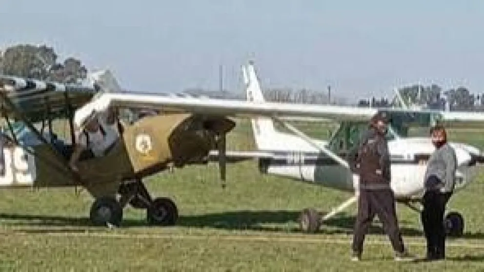 Mirá el increíble choque entre dos aviones en una pista de aeroclub