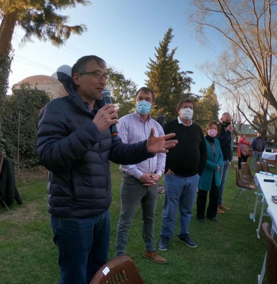 Junto a Domingo, el intendente de Fernández Oro selló su pase a Juntos Somos Río Negro