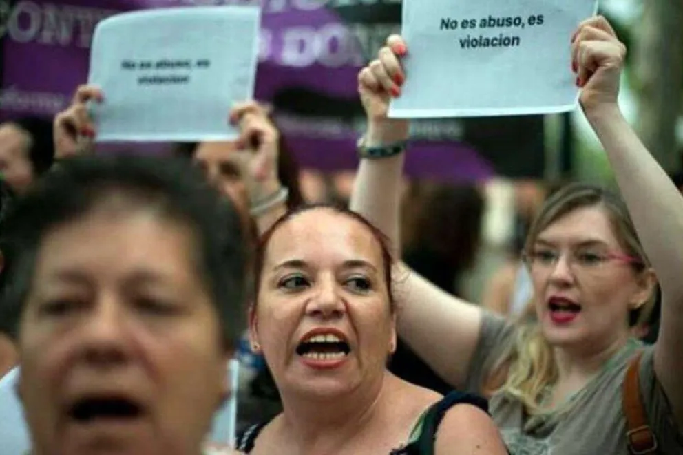 Cuatro jóvenes fueron detenidos acusados de violar a una chica de 16 años
