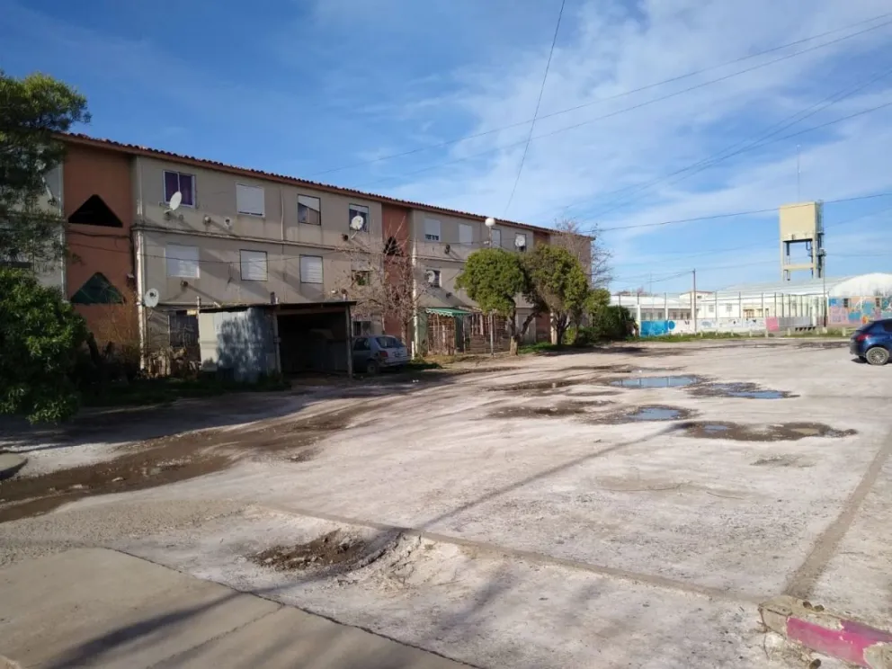 Los vecinos de las 1.016 quieren que cuiden por ellos