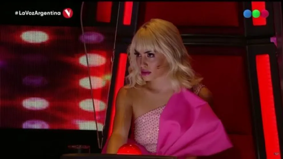 La propuesta de Lali a una participante de La Voz: ¿Nos casamos en marzo?