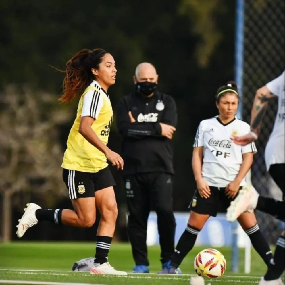 La rionegrina Miriam Mayorga sigue vistiendo la celeste y blanca