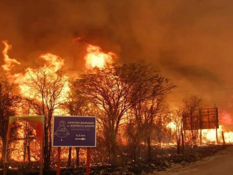 Incendios en Córdoba ya afectaron 80 casas y hay evacuados
