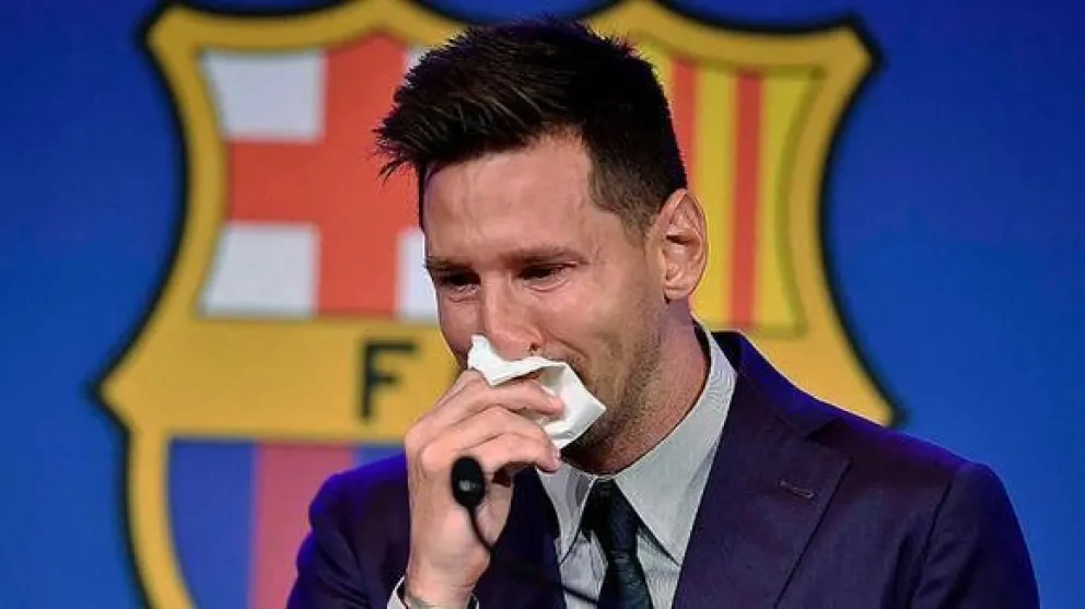 Subastan en MercadoLibre el pañuelo que usó Messi en su despedida del Barcelona