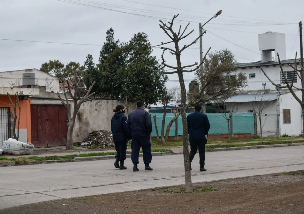 Les destrozaron los autos porque les negaron la entrada a la fiesta