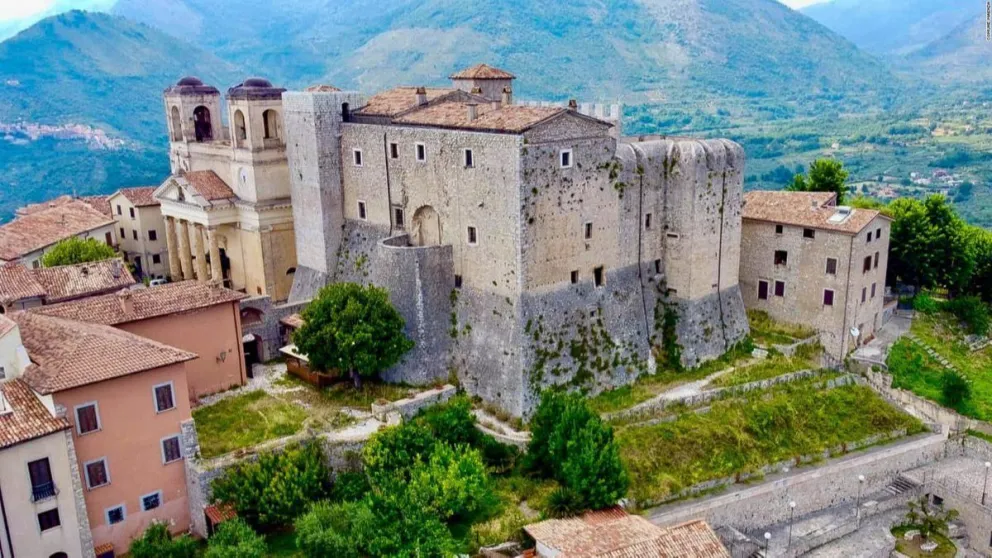 Otro pueblo medieval se suma a la venta de casas por un euro: requisitos