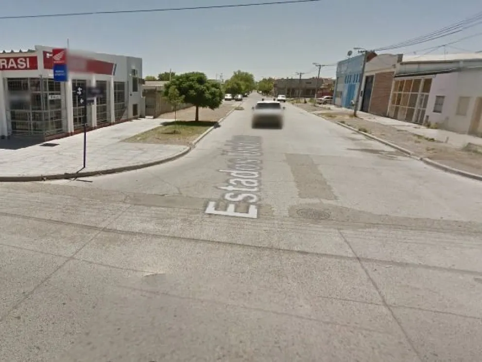 Atropellaron a una motociclista, y sufrió la rotura de un tobillo