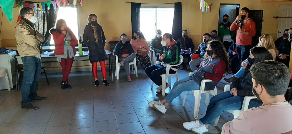 Domingo en Viedma: “los partidos nacionales son incapaces de pensar en los problemas regionales”