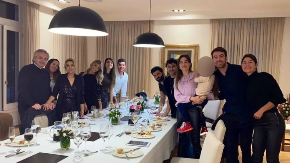 Festejo en Olivos: El presidente propuso donar parte de su sueldo como "reparación"