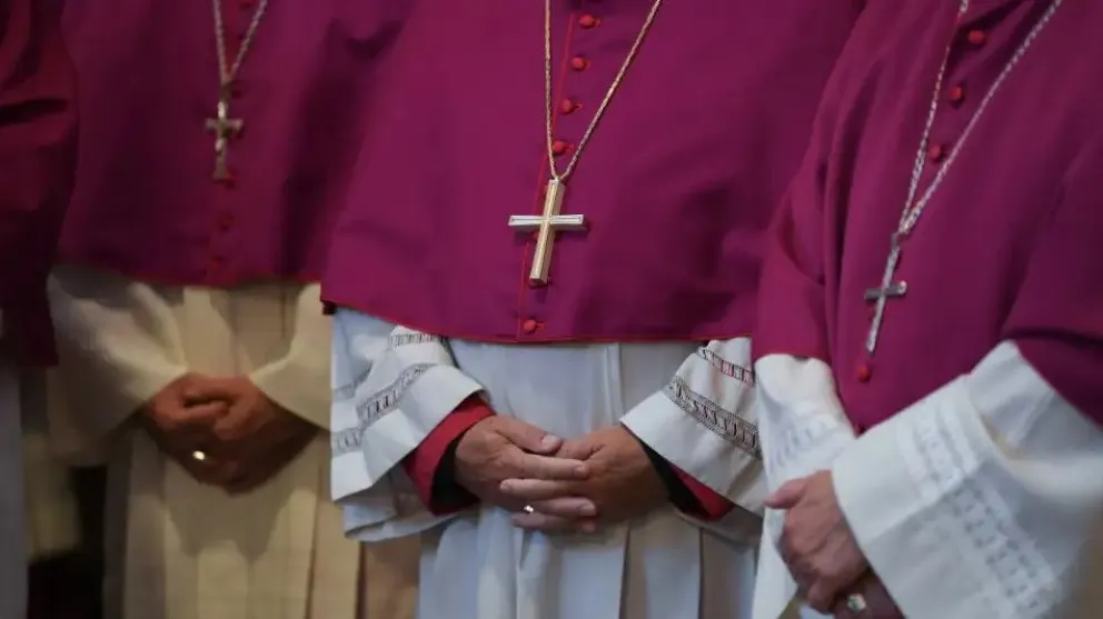 Conmoción en Iglesia Católica: sacerdotes habrían utilizado app de citas gay
