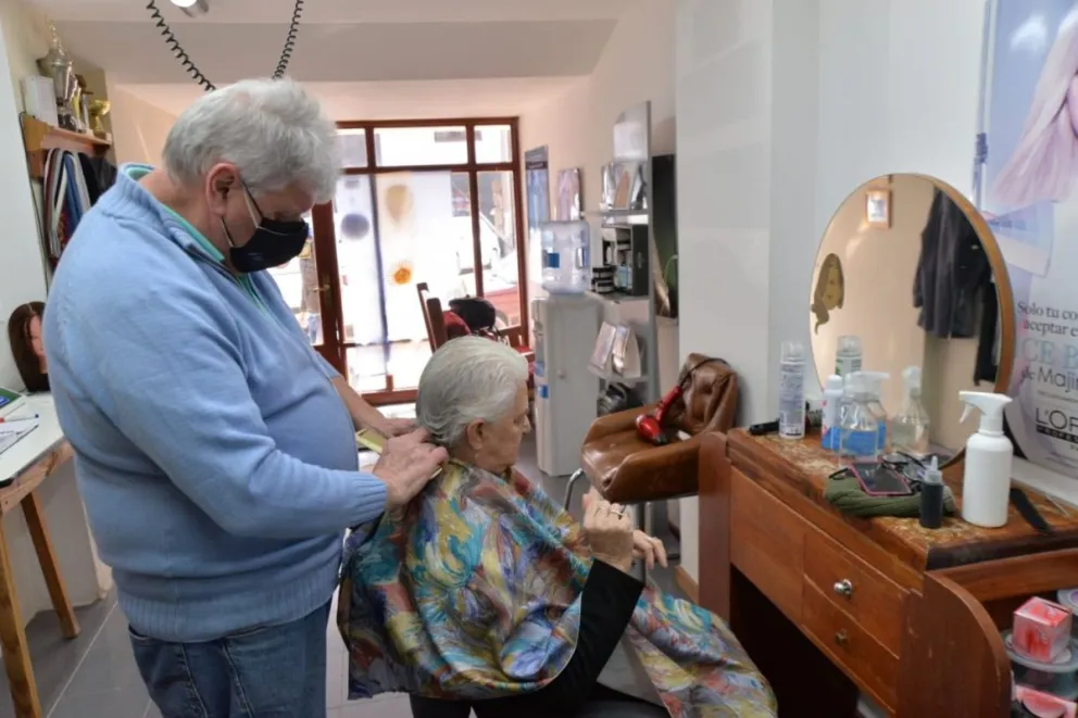 Día del Peluquero: las anécdotas de un referente de Viedma