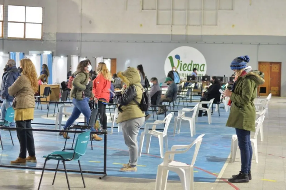 Vacunadores: Un voluntariado en la línea de fuego contra el Covid 19