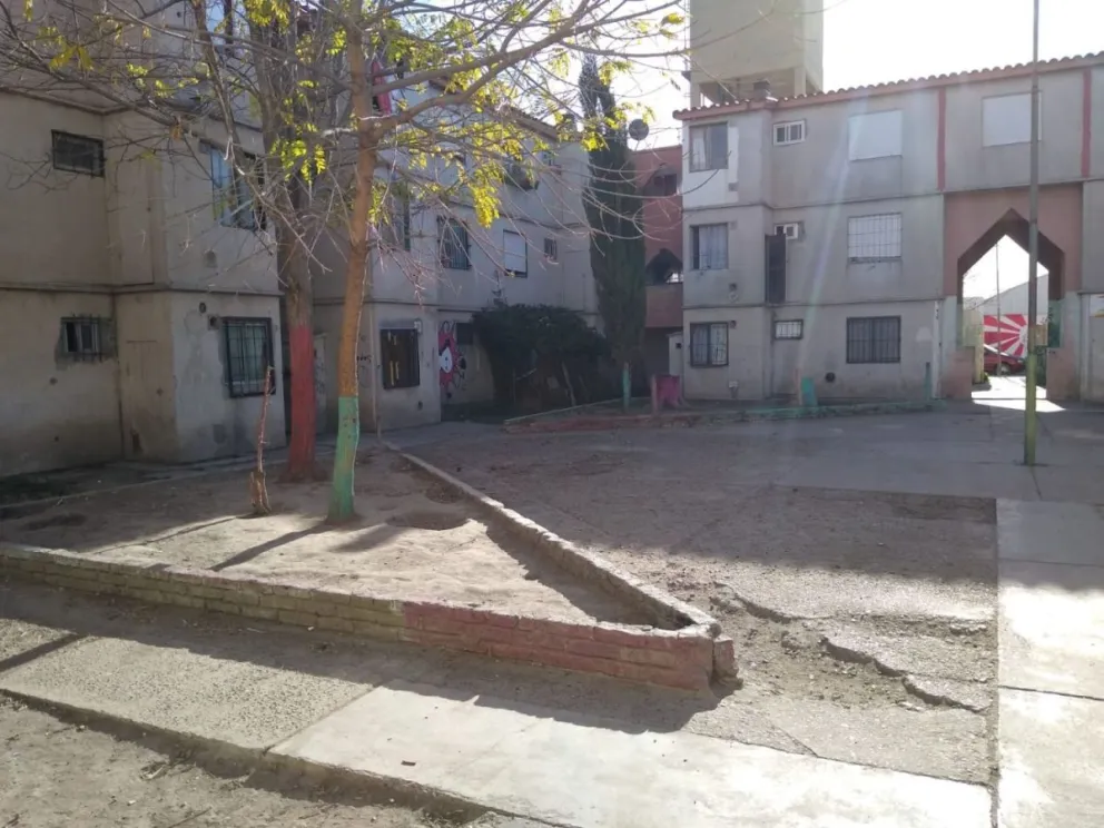 1016 Viviendas: el desconocido trabajo de los vecinos para salir a flote