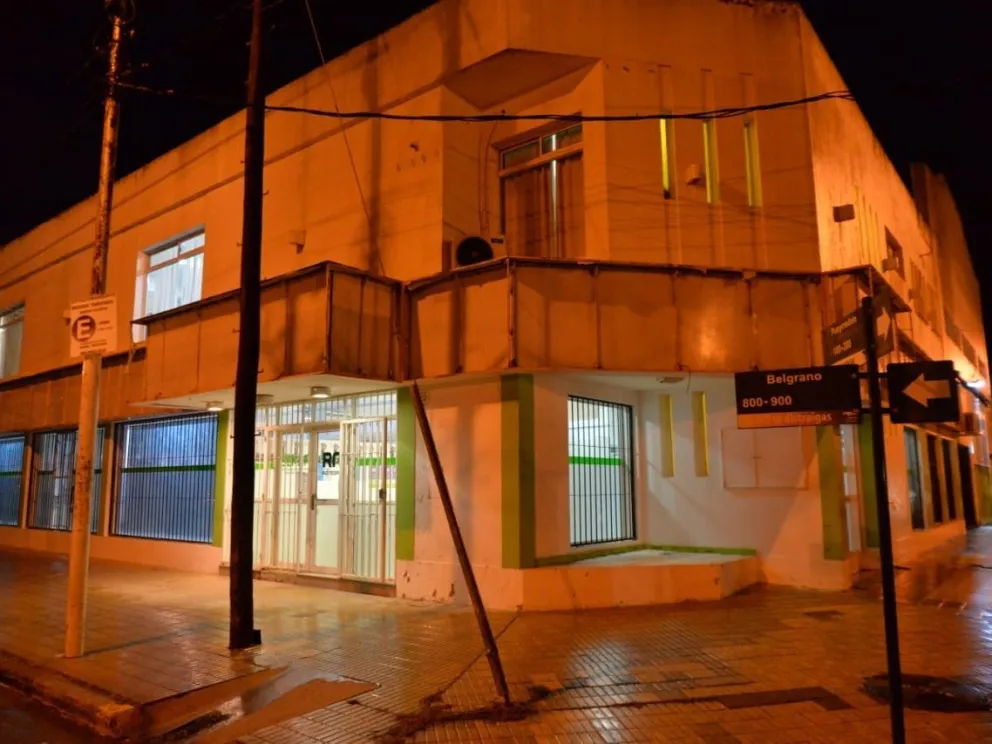 Fuertes ráfagas pasaron por Viedma y tiraron un cartel