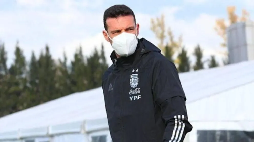 Scaloni arribó a Venezuela con dos jugadores para el partido del jueves