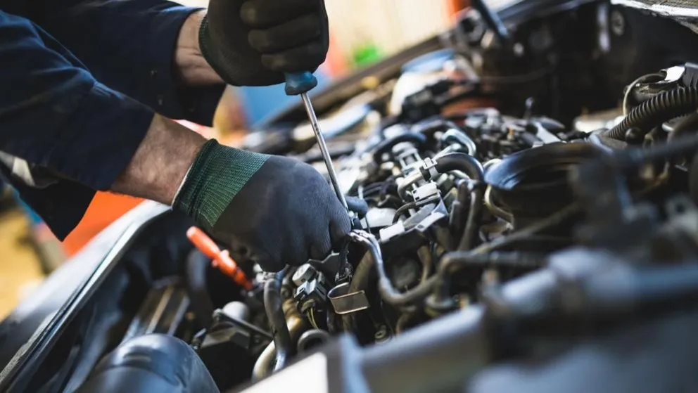 Oportunidad totalmente gratuita para aprender mecánica de motos y autos