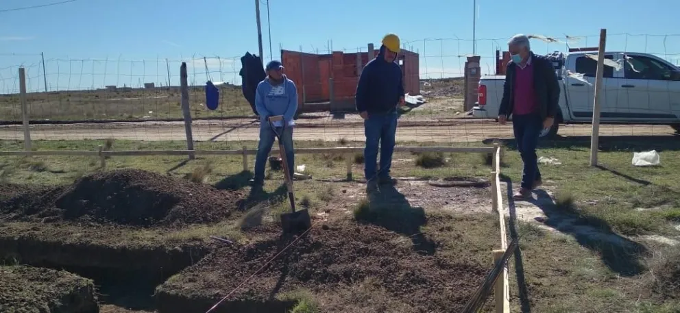 Dieron inicio a la construcción de viviendas sociales en loteo municipal