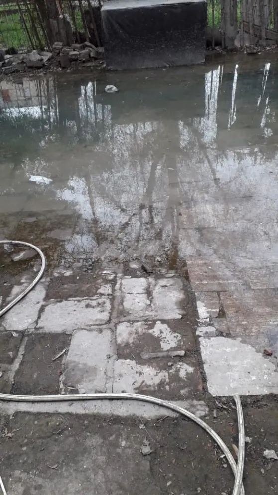 Volvieron las lagunas cloacales al barrio Guido