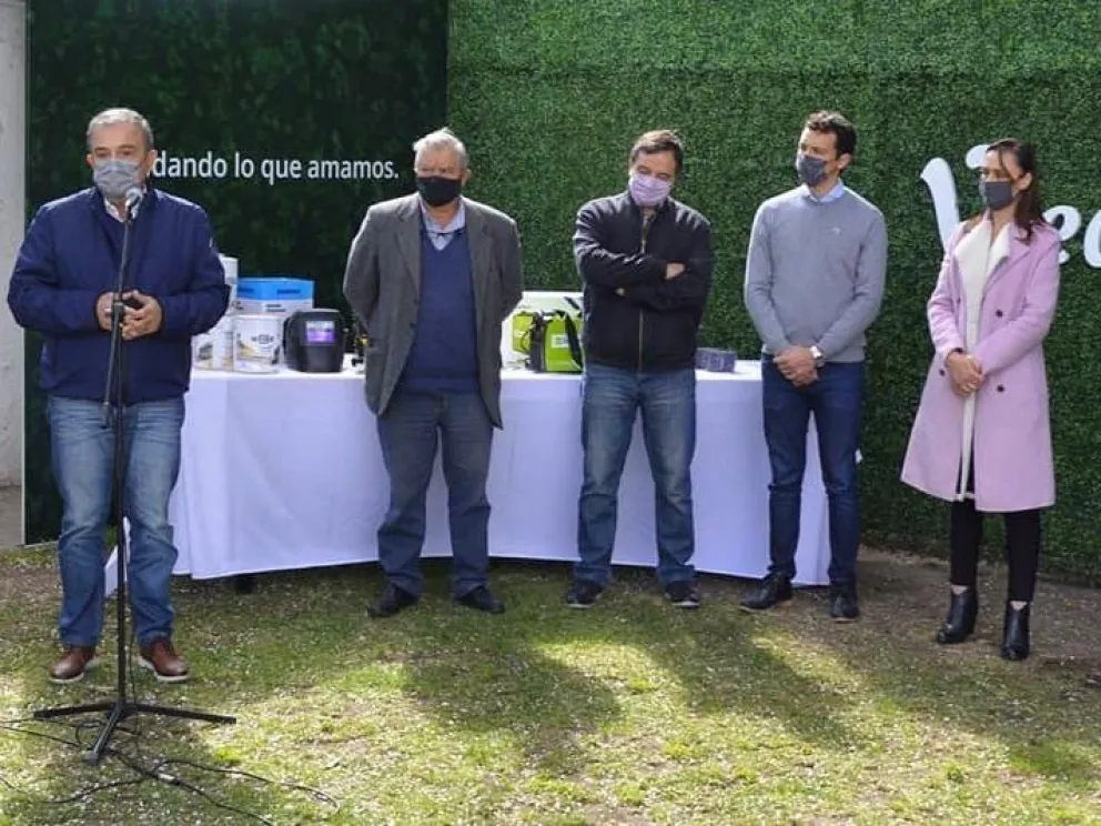 Fabricarán 300 canastos de basura con doble y noble propósitos