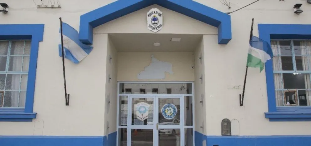 Un policía le pegó un tiro en un pie a un hombre y está detenido