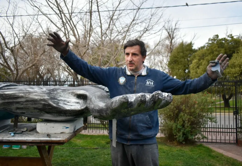 ¿Qué pasó con la escultura del loro barranquero prometida para El Cóndor?
