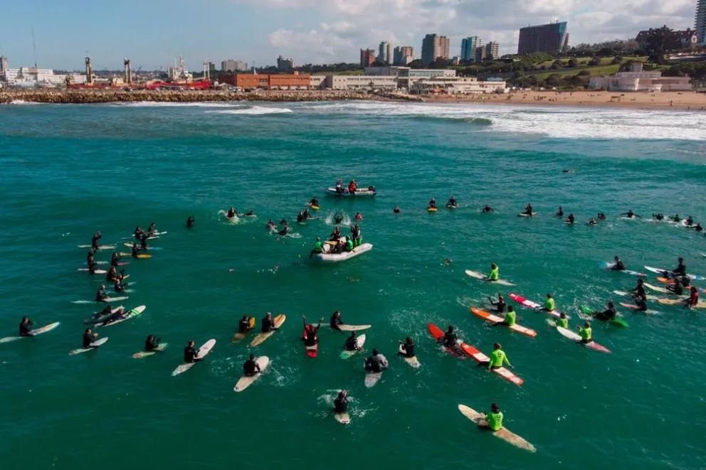 Se rindió un sentido homenaje al surfista argentino que falleció en México