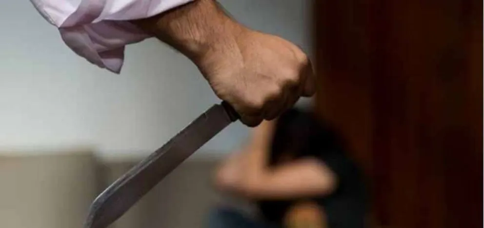 Fue a reclamarle la deuda de un auto y lo amenazó con un cuchillo