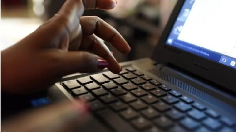 La estafaron luego de publicar un sillón en uno de los sitios web más conocidos