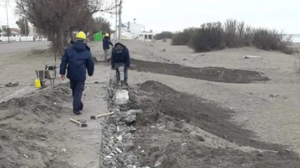 Puntapié inicial para la reconstrucción del muro costero en El Cóndor